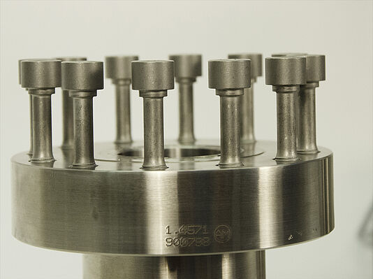 novoclave high pressure reactor – reactor vessel with bolts 