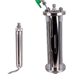 burettes pour addition de liquides dans un réacteur sous pression