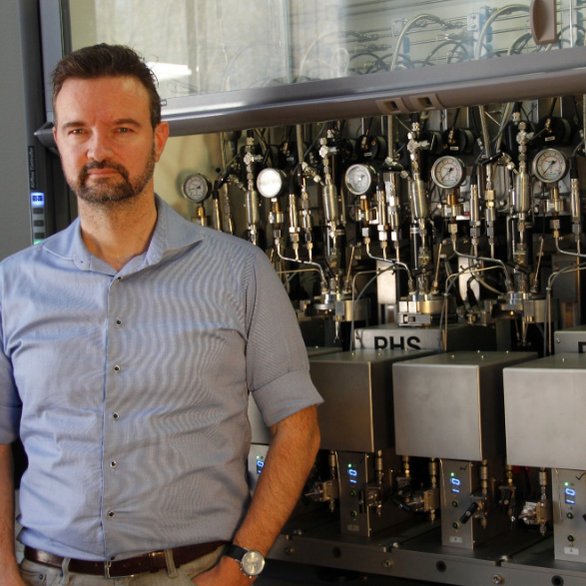 Dr. Markus Stöckli, Head of the Dottikon ES High-Pressure Laboratory in front of the PPR