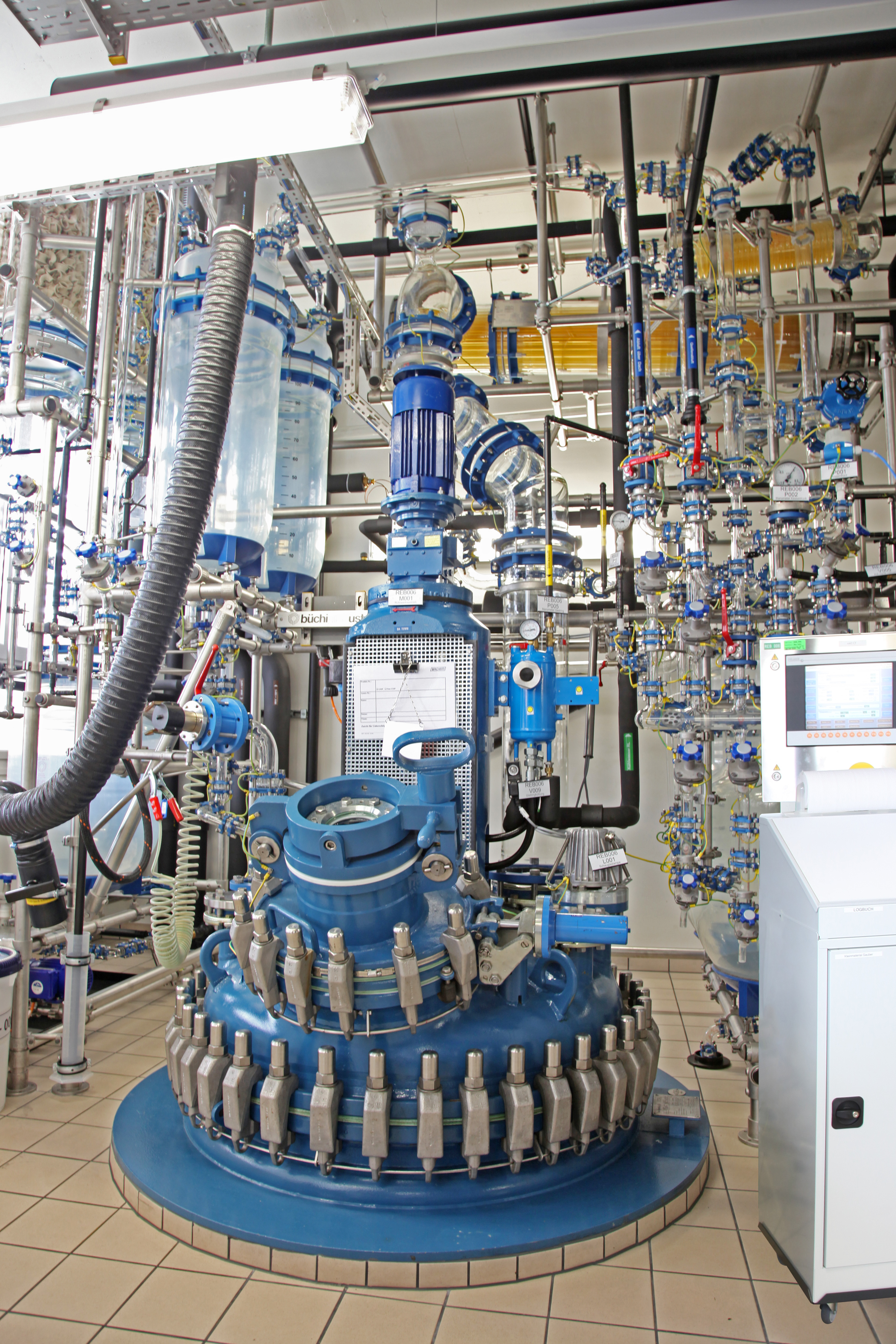 Equipement de procédés chimiques, distillation en verre supérieur pour réacteurs en acier émaillé
